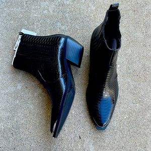 Stradivarius Blavk Reptile booties